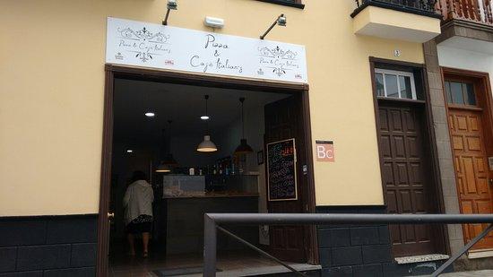 Pizza & Cafe Italian's