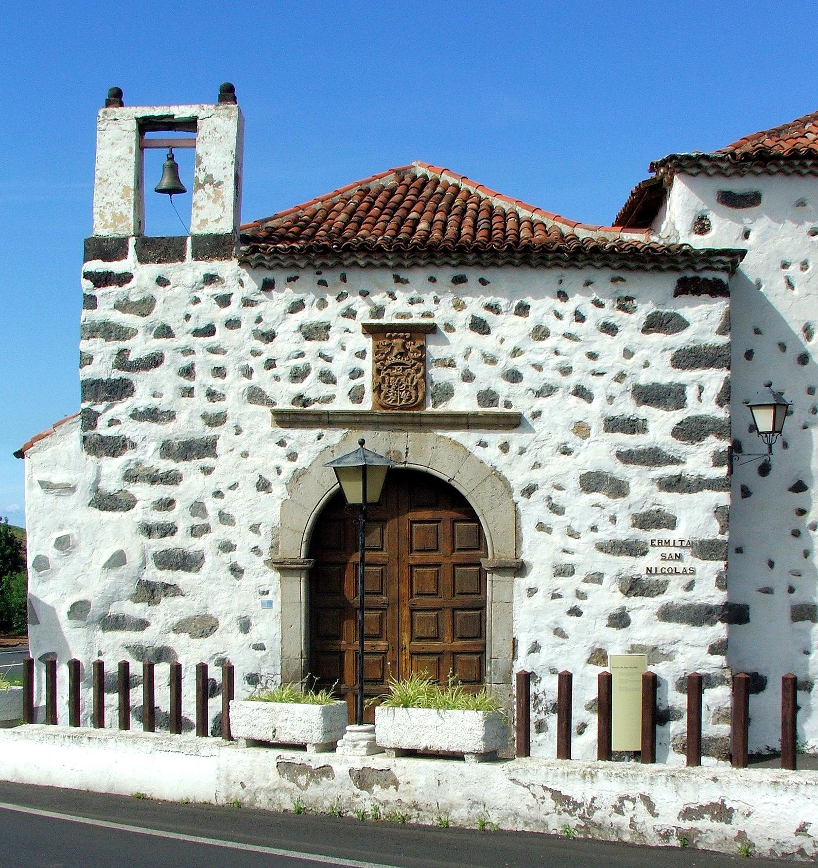 Ermita de San Nicolás de Tolentino y Casa Solariega